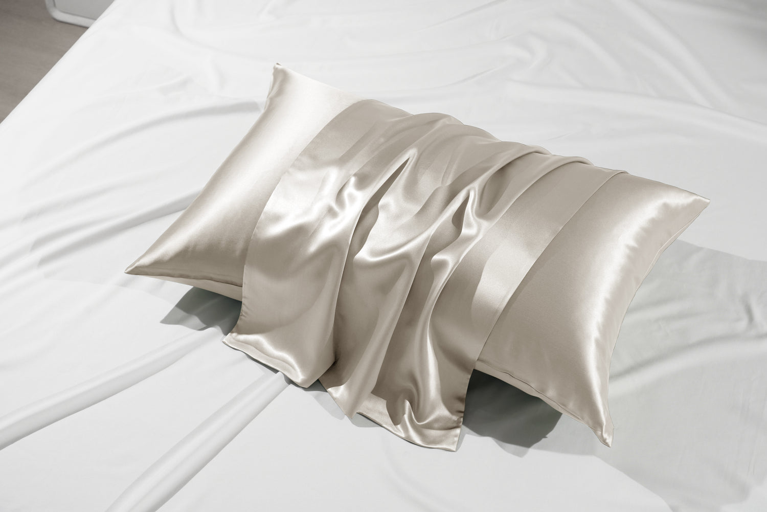 Luxury Mulberry Silk Pillowcase - SELENE - #color_warm-taupe